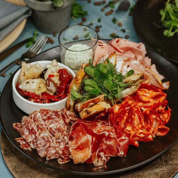 Vītinātas un kūpinātas gaļas plate