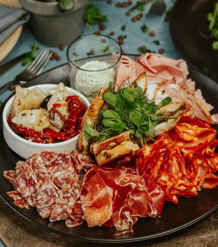 Vītinātas un kūpinātas gaļas plate